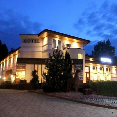Hotel Pod Jeleniem 图霍拉 外观 照片