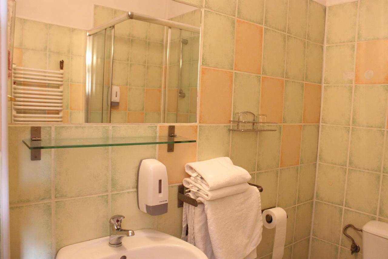 Hotel Pod Jeleniem 图霍拉 外观 照片
