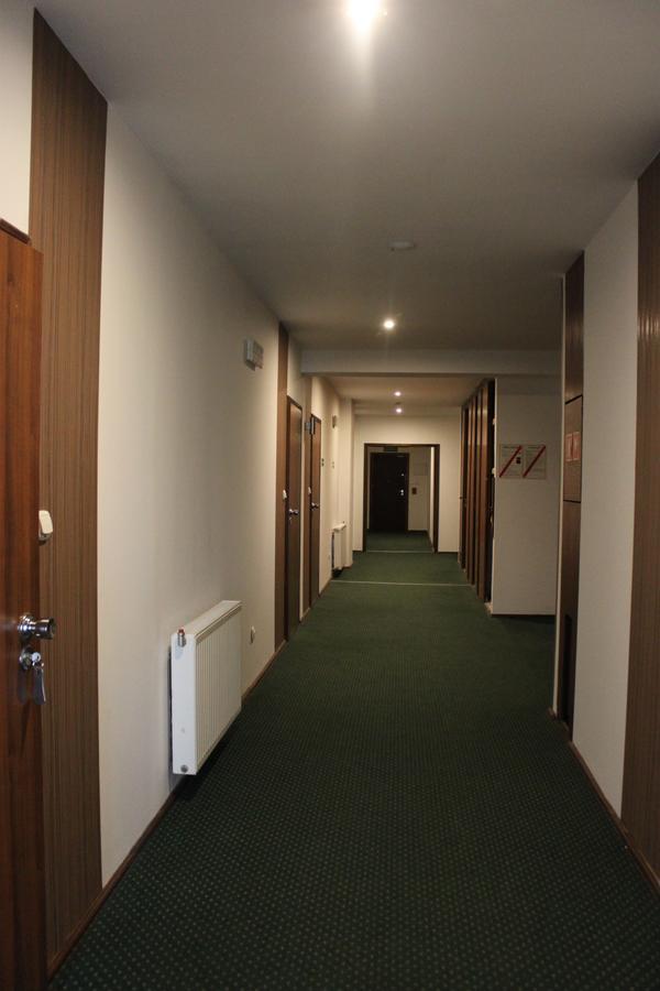 Hotel Pod Jeleniem 图霍拉 外观 照片